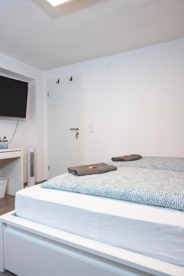 #3 Bequemes Zimmer Mit Pool Und Garten Memmingen Buitenkant foto