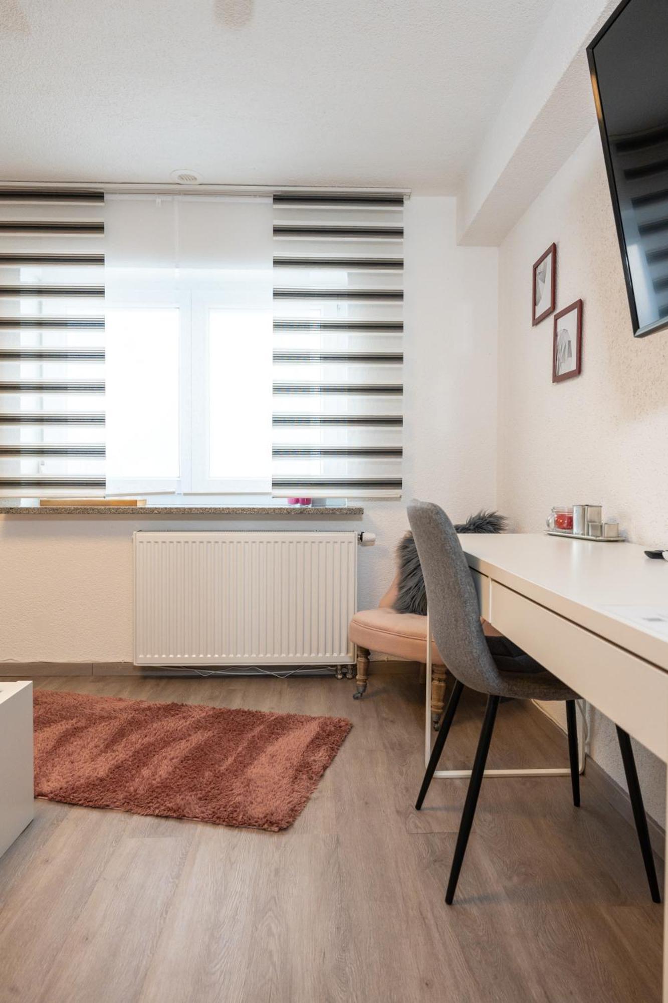 #3 Bequemes Zimmer Mit Pool Und Garten Memmingen Buitenkant foto