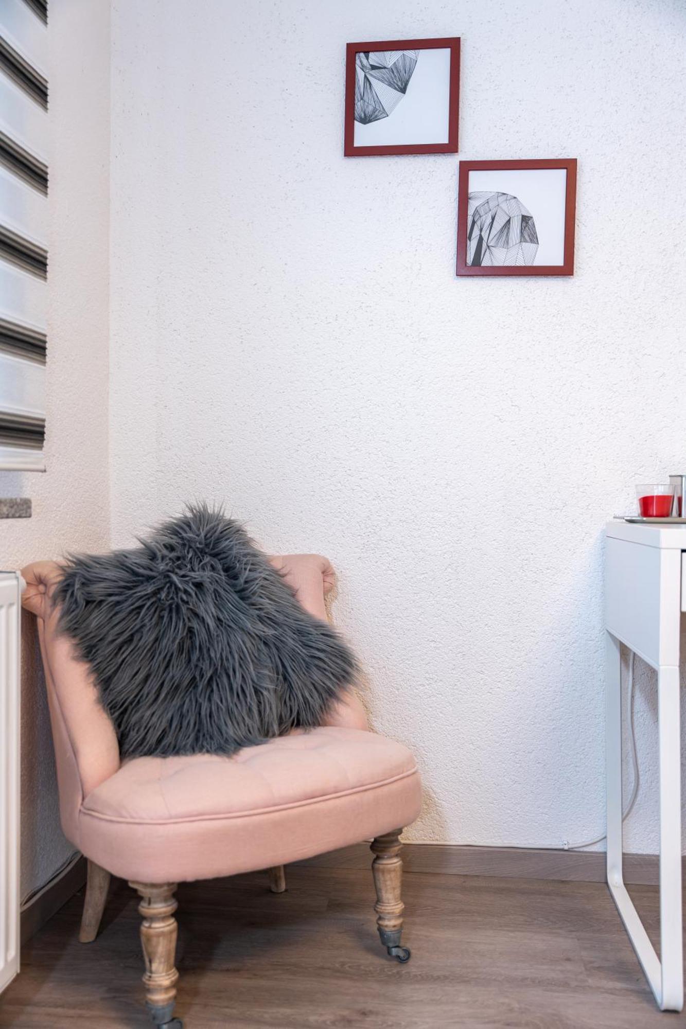 #3 Bequemes Zimmer Mit Pool Und Garten Memmingen Buitenkant foto
