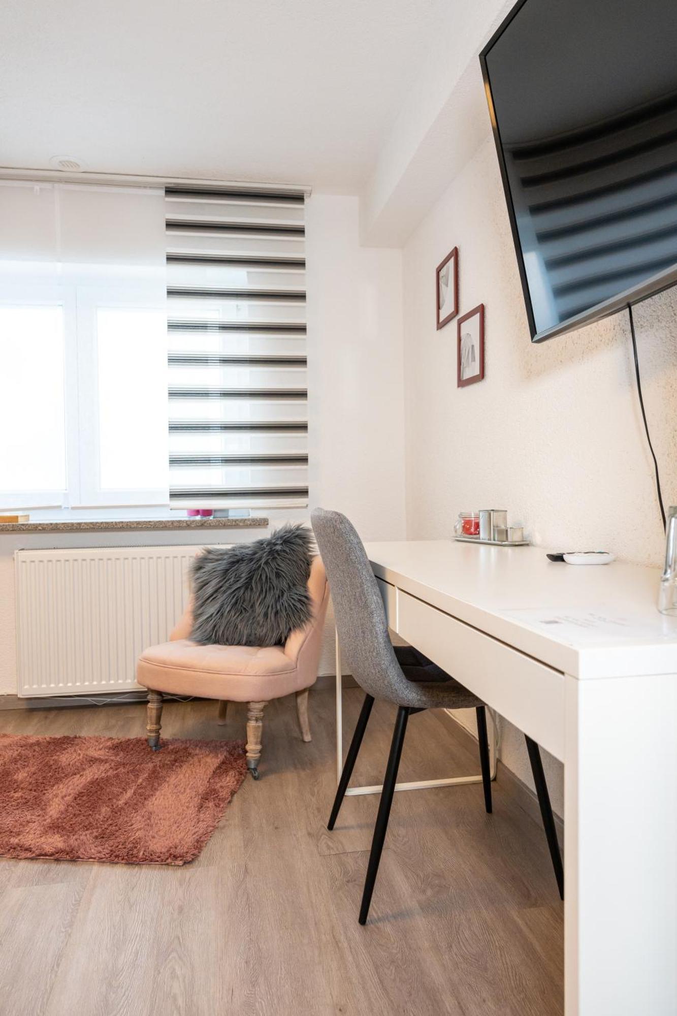 #3 Bequemes Zimmer Mit Pool Und Garten Memmingen Buitenkant foto